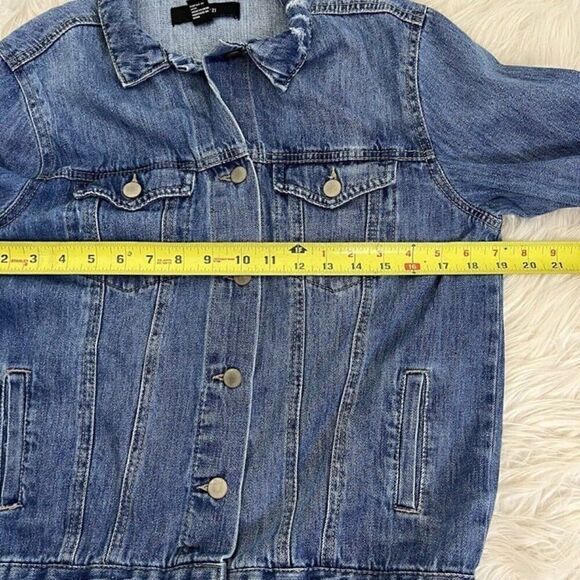 Forever 21 Oversized Jean Jacket Blue Denim Relaxed Boyfriend Coat Size Small - Picture 3 of 9